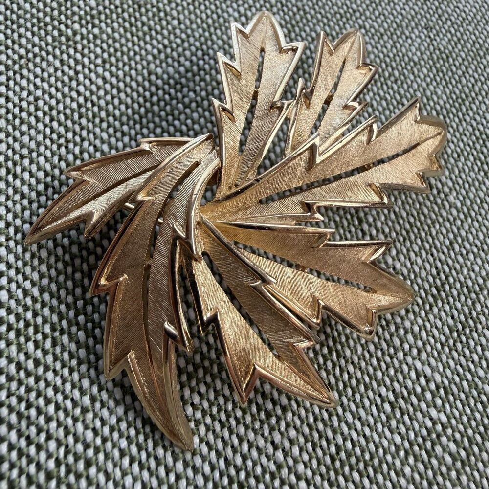 Trifari Gold Tone Leaf Pin Brooch Vintage